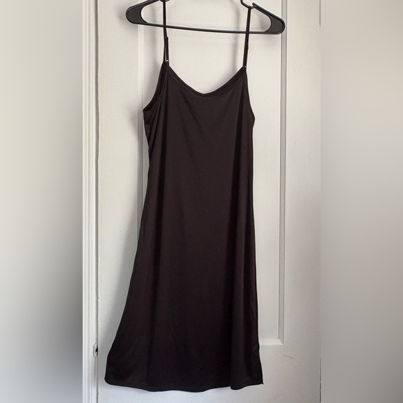 Kohl's Black Pull Over Lingered Nightgown V-Neck Spaghetti Strap Garment Sz: Med - Picture 2 of 3